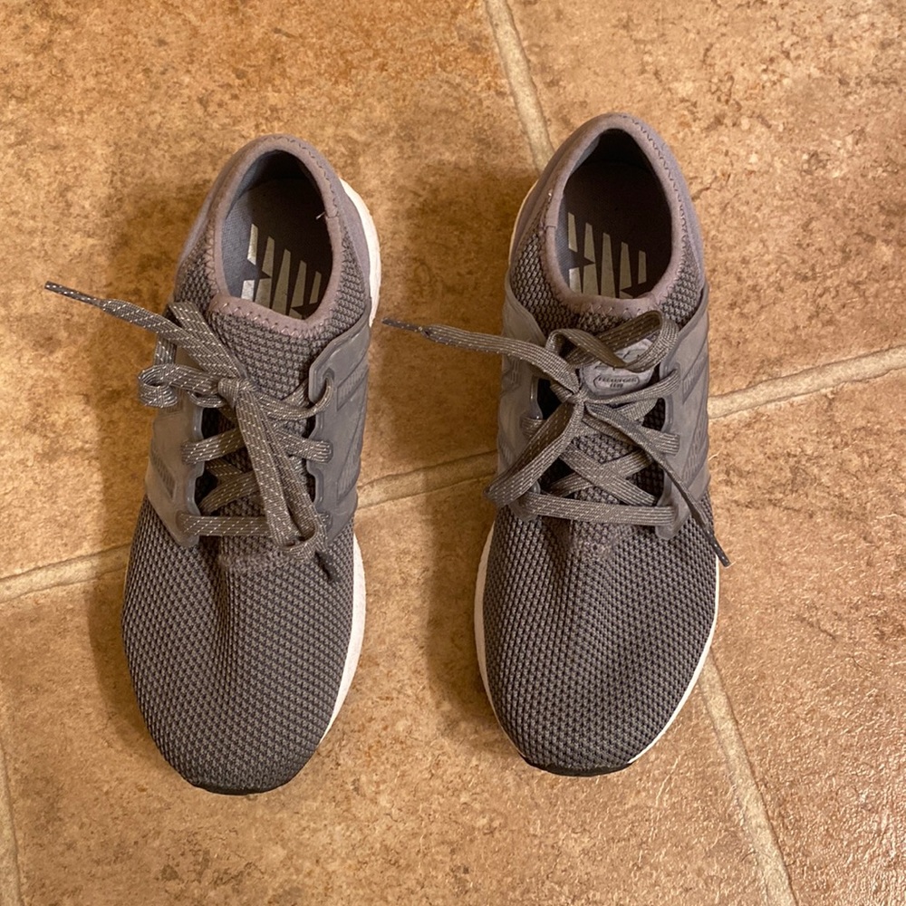 Mens New Balance shoe. Size 8. Like new
